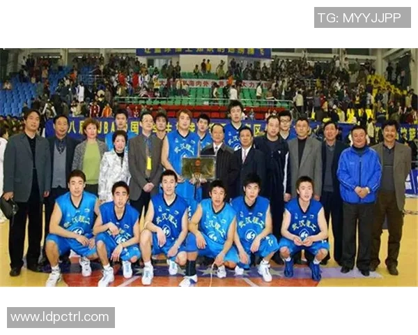 武汉篮球队心理素质强劲跻身全国前四名展现团队实力与潜力