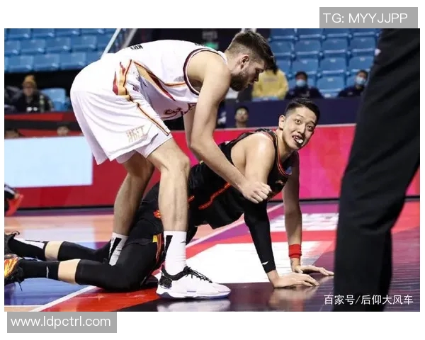 2017年广东与深圳季后赛精彩对决回顾与分析